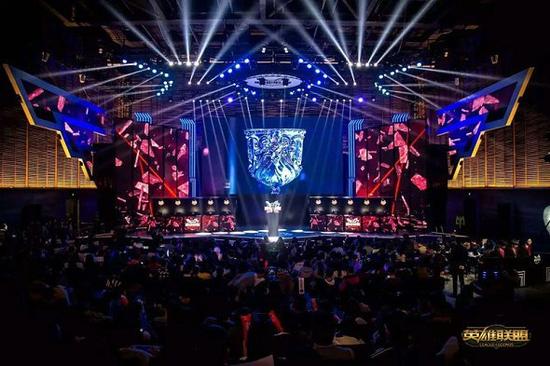 前所未有的 前所未有的