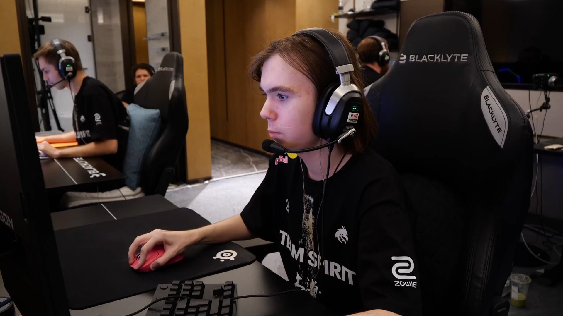 他没有急于 他没有急于