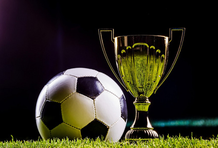 更是一种凝 更是一种凝