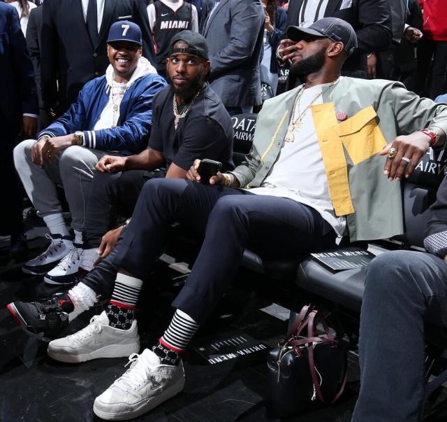 边锋内收 边锋内收